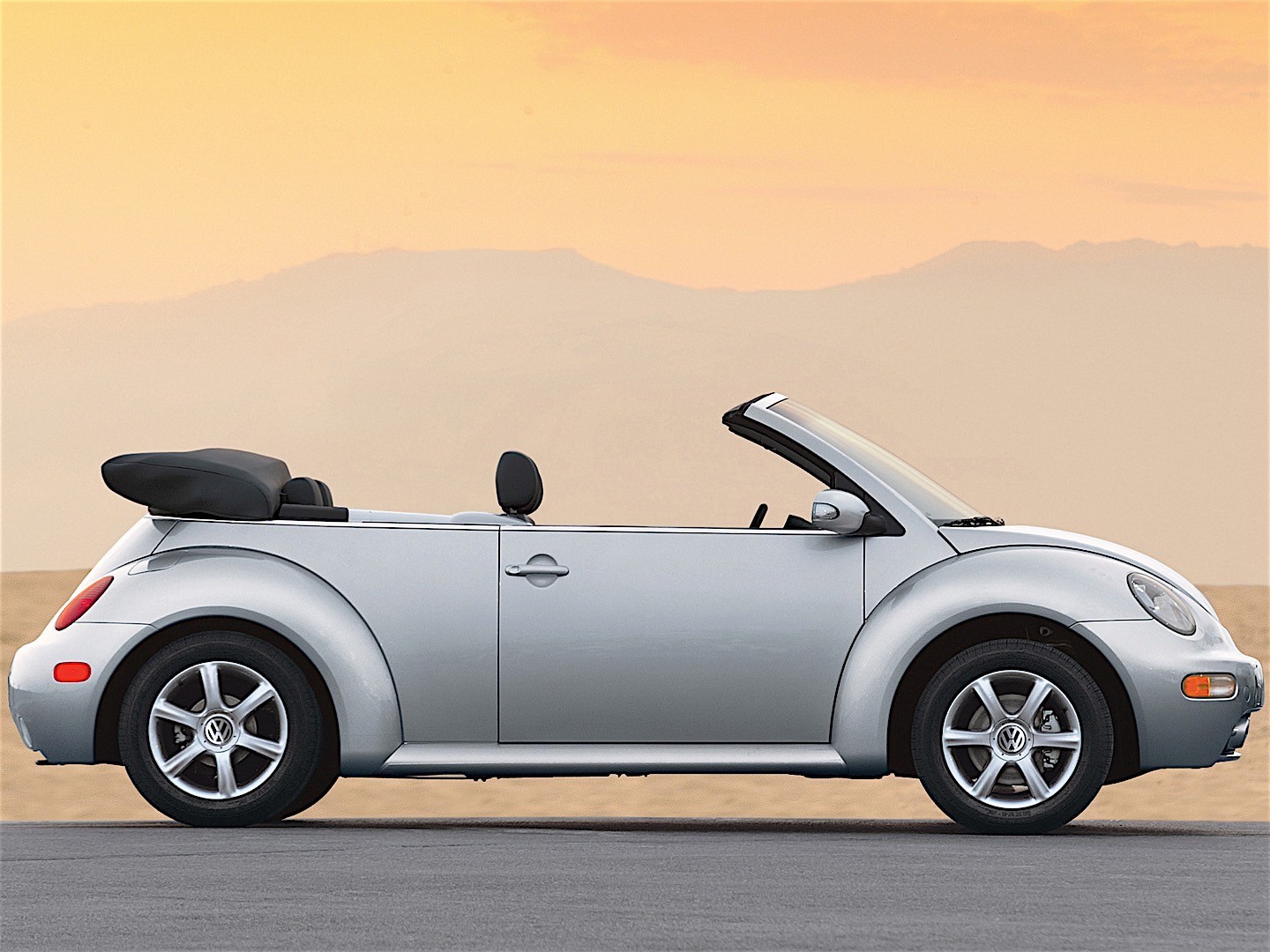 Volkswagen Beetle Cabrio photo 14