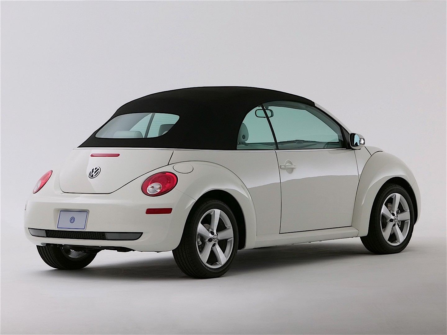 Volkswagen Beetle Cabrio photo 35
