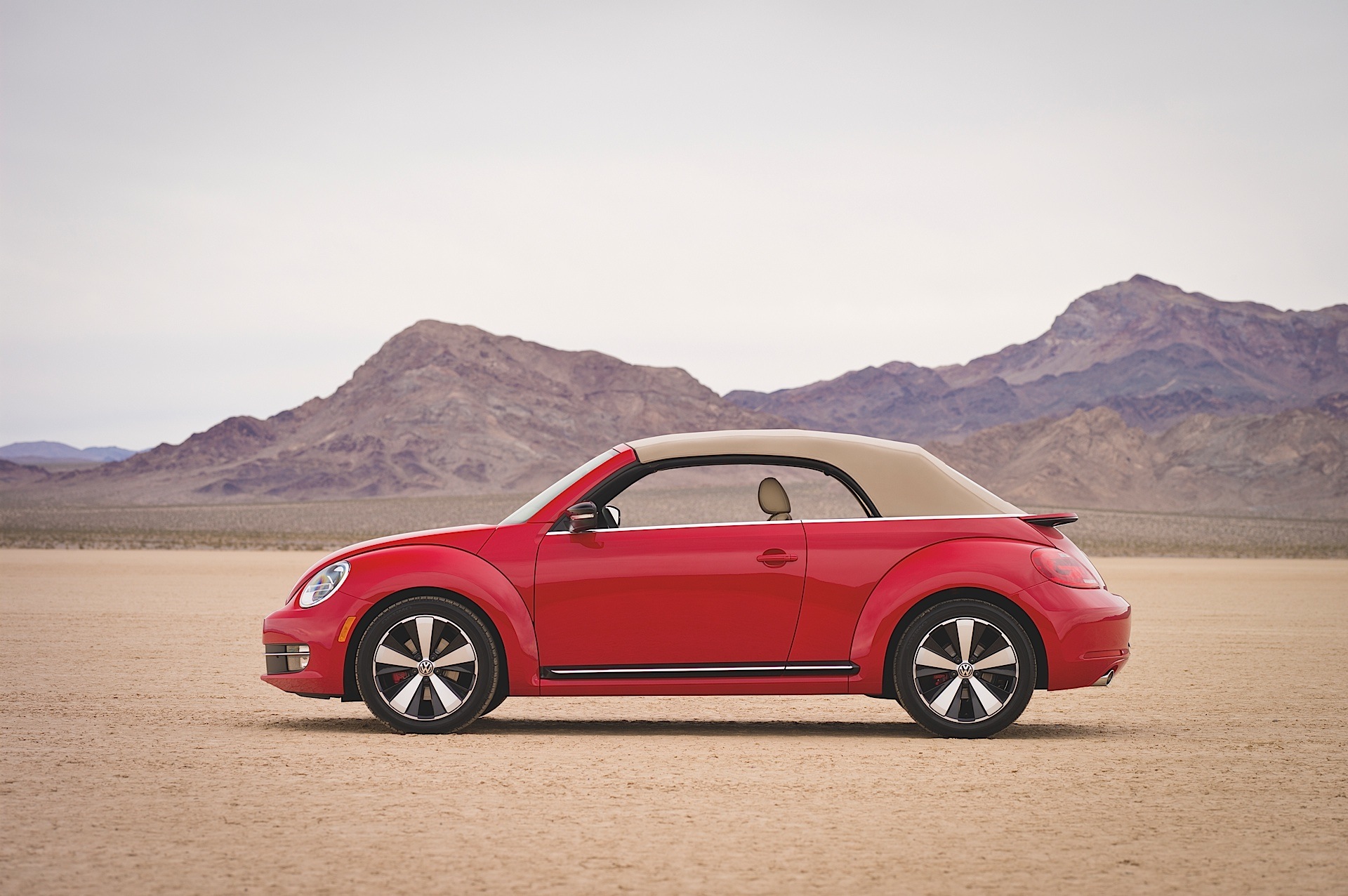 Volkswagen Beetle Cabrio photo 2
