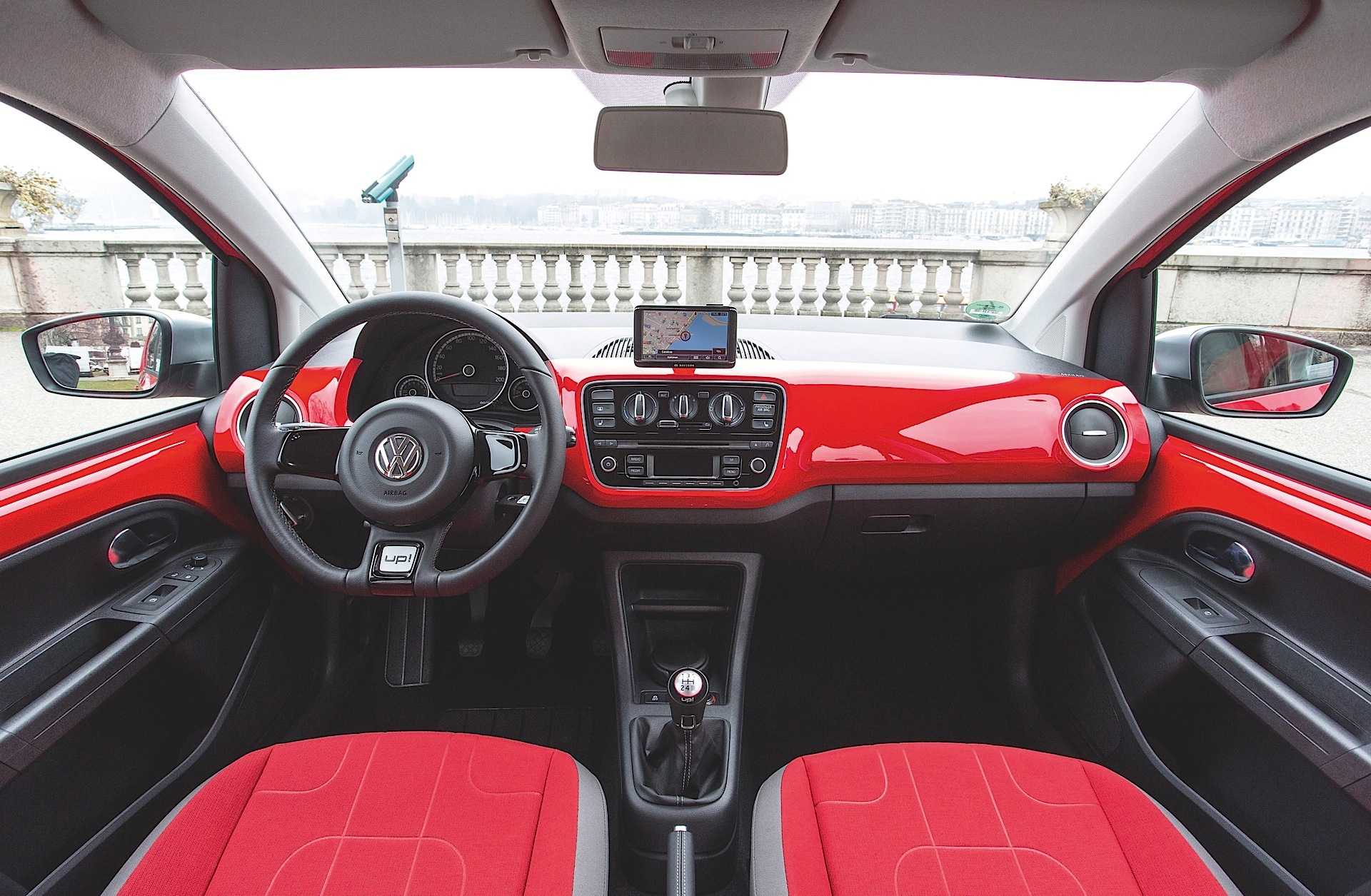 Volkswagen Cross Up! photo 30