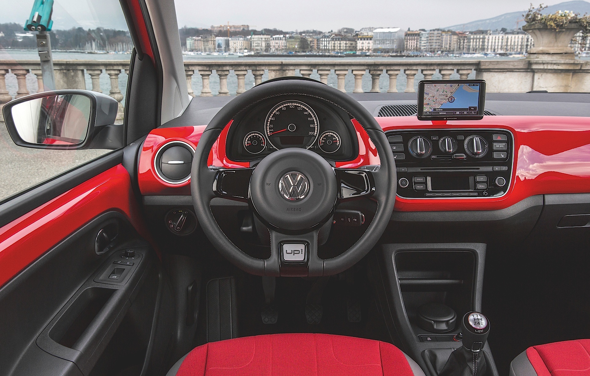 Volkswagen Cross Up! photo 31