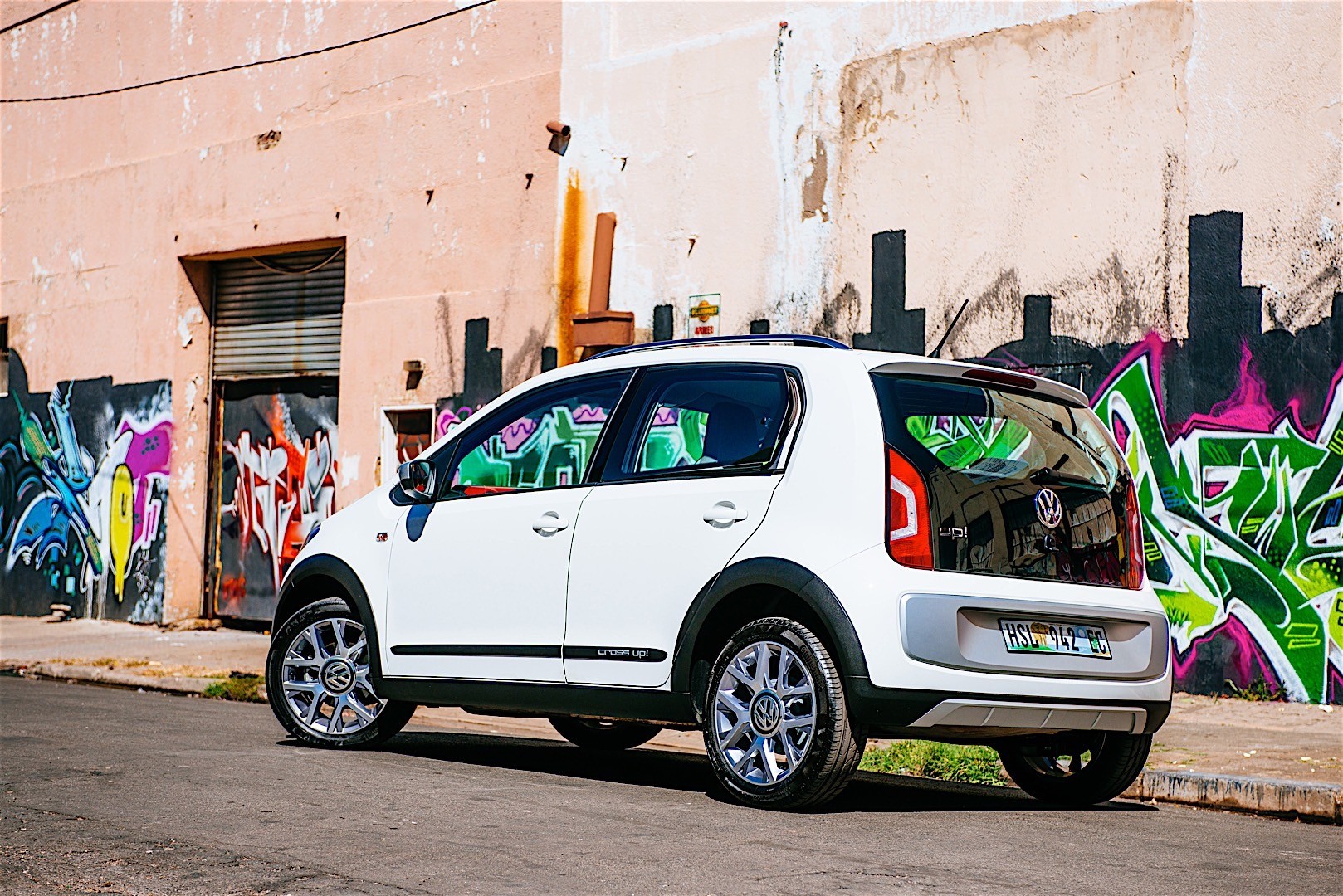 Volkswagen Cross Up! photo 2