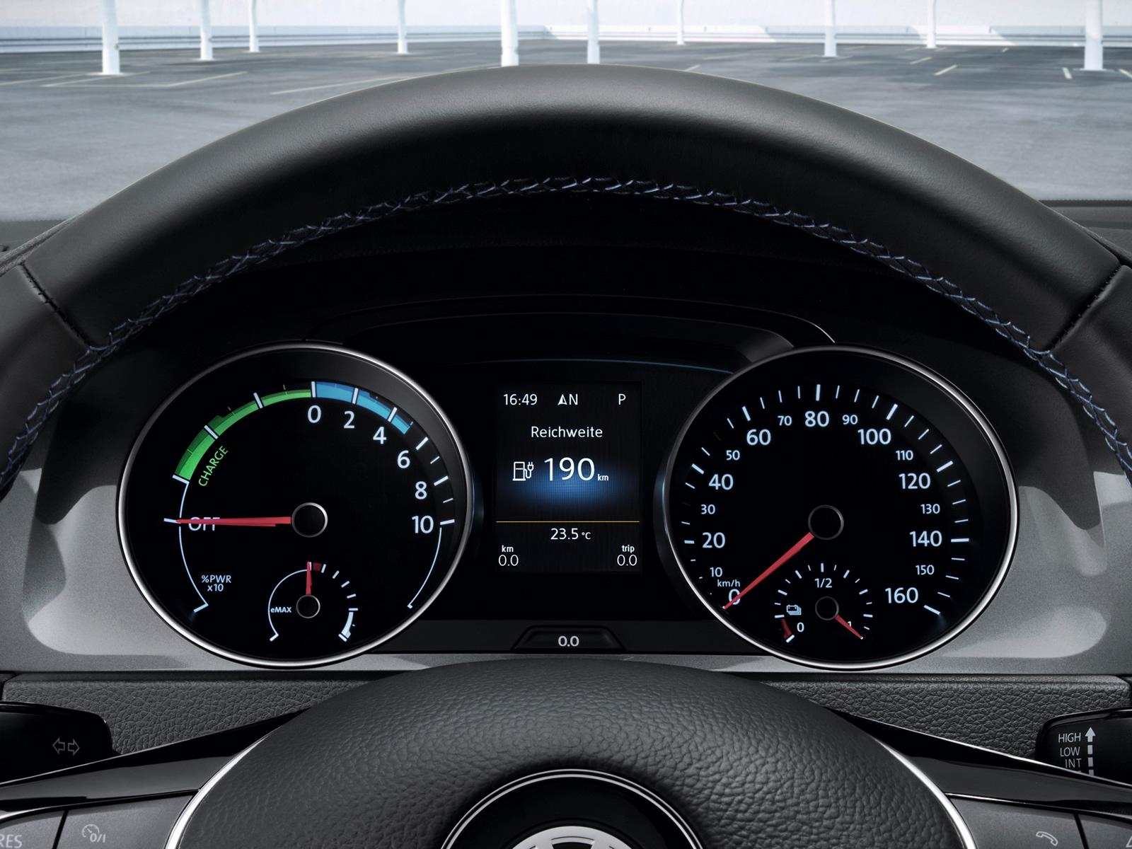 Volkswagen E-Golf photo 34