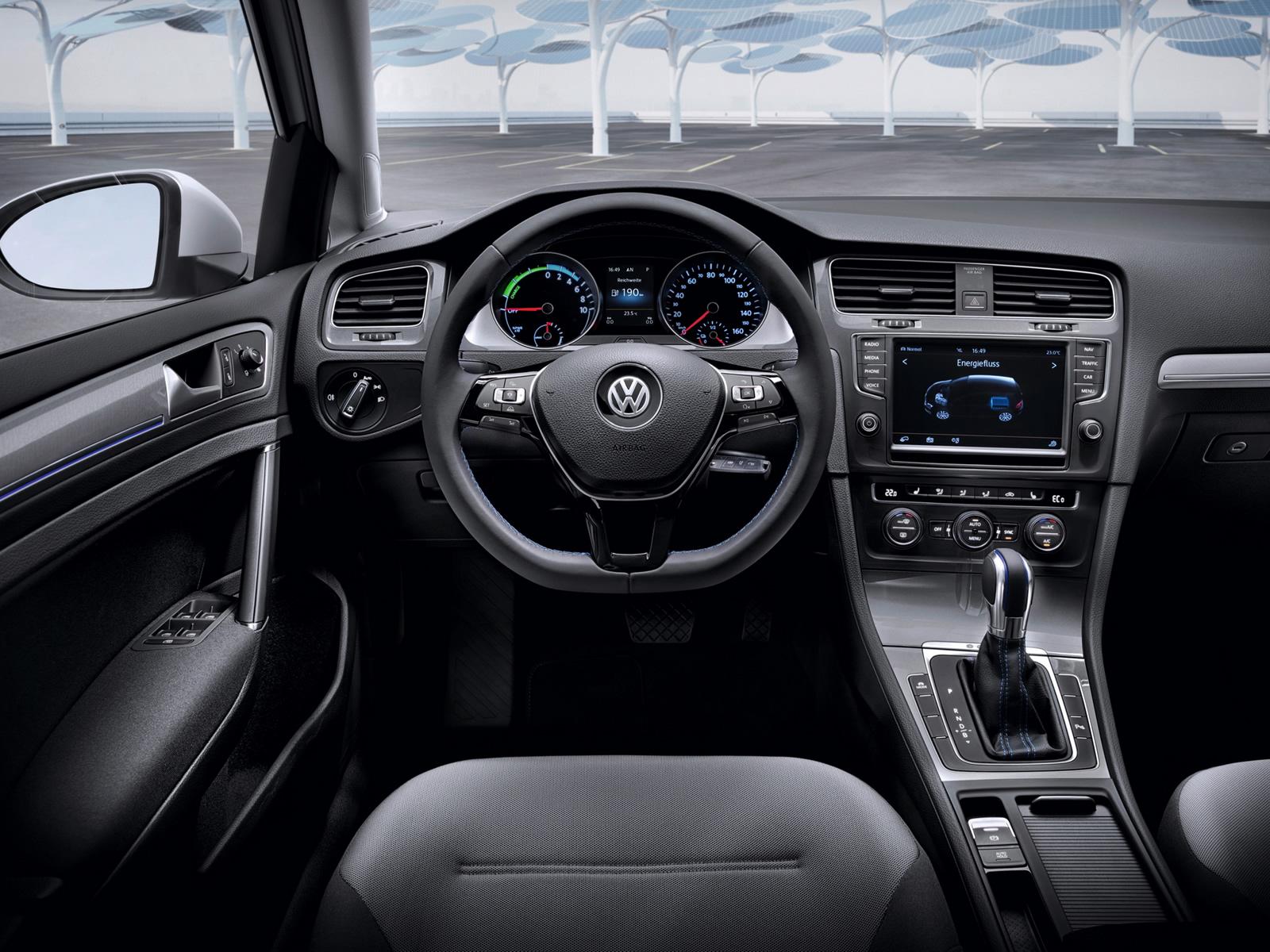 Volkswagen E-Golf photo 35