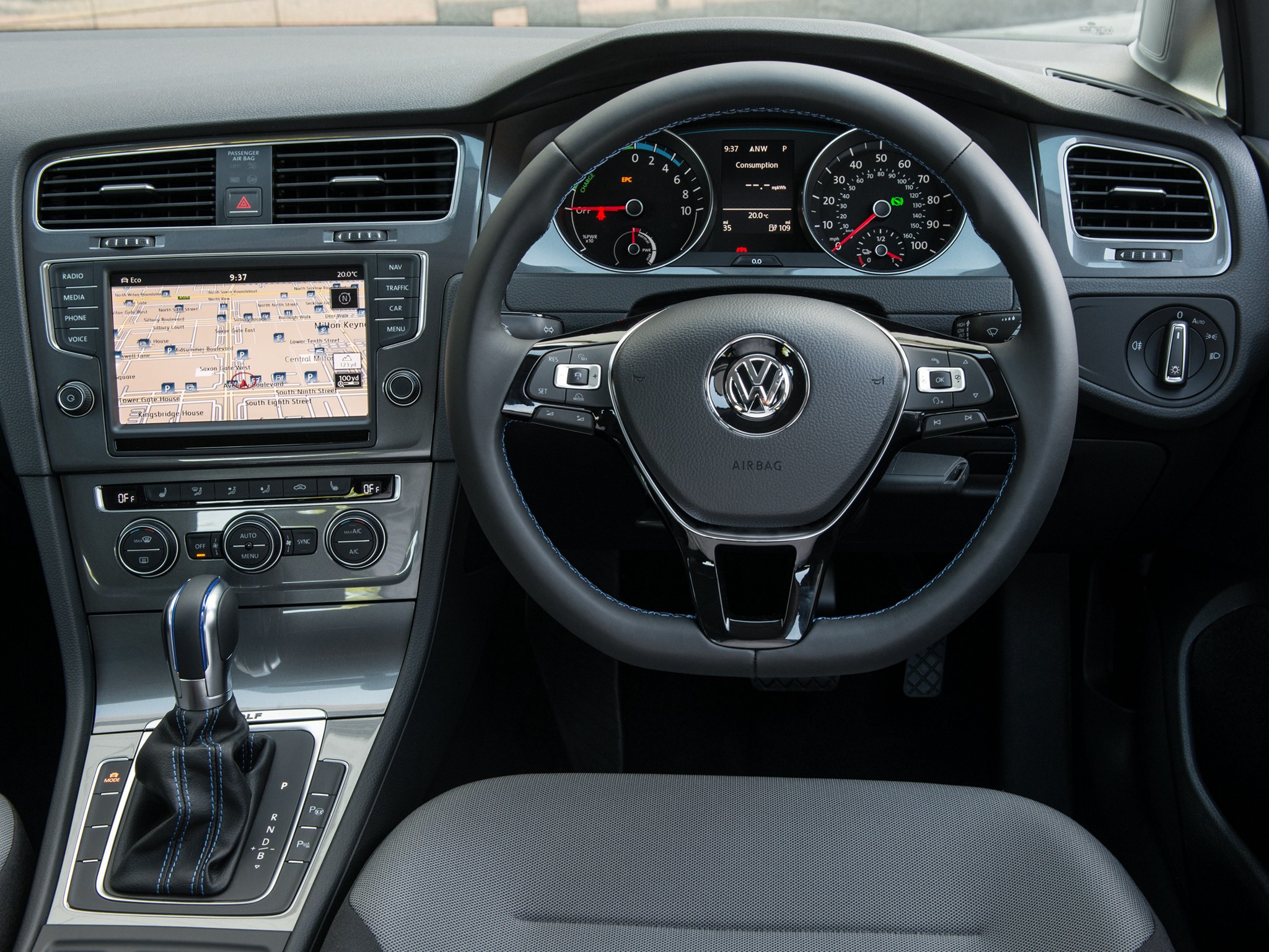 Volkswagen E-Golf photo 36