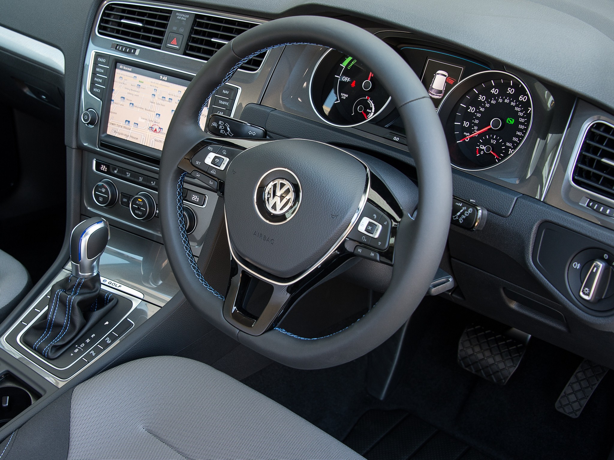 Volkswagen E-Golf photo 37