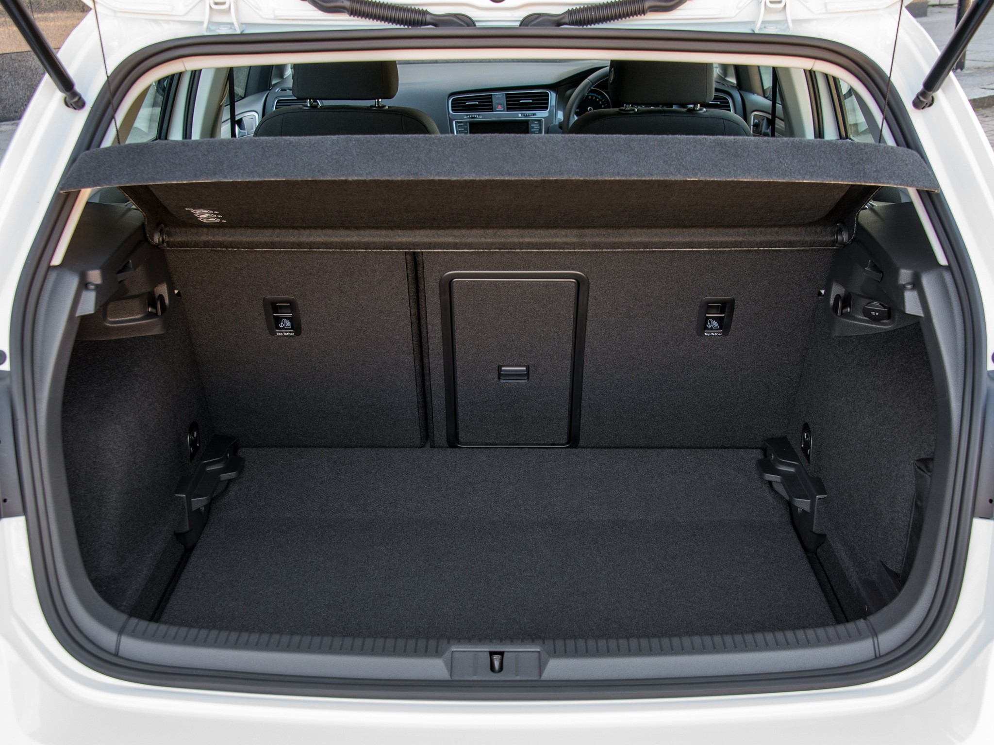 Volkswagen E-Golf photo 38