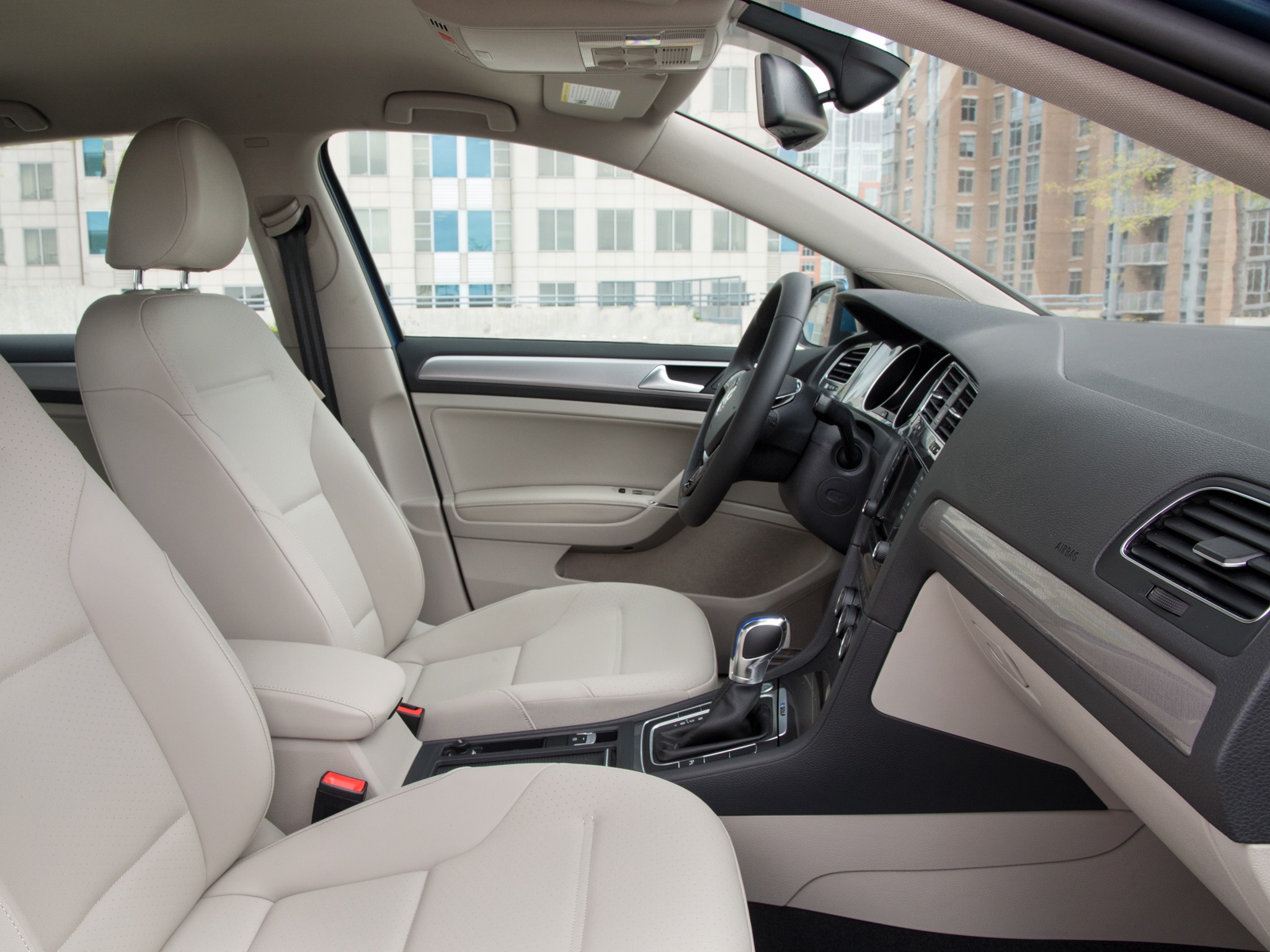 Volkswagen E-Golf photo 40