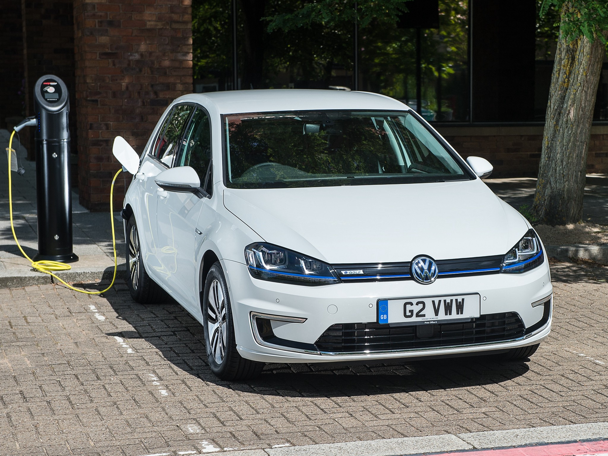 Volkswagen E-Golf photo 18