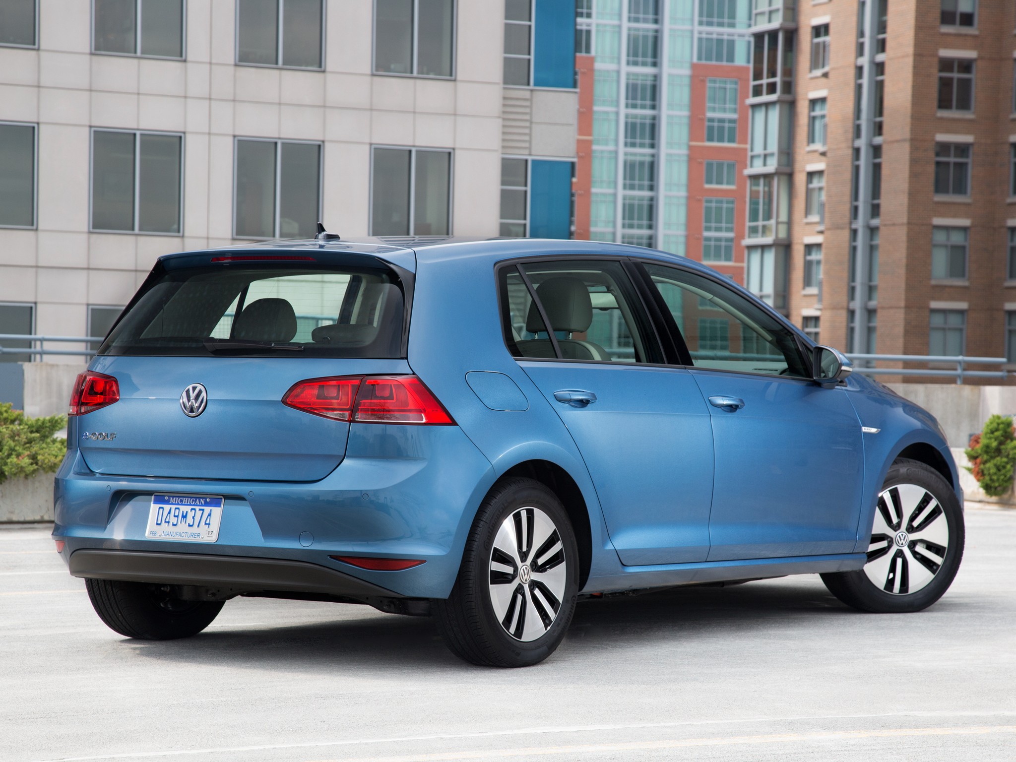 Volkswagen E-Golf photo 30