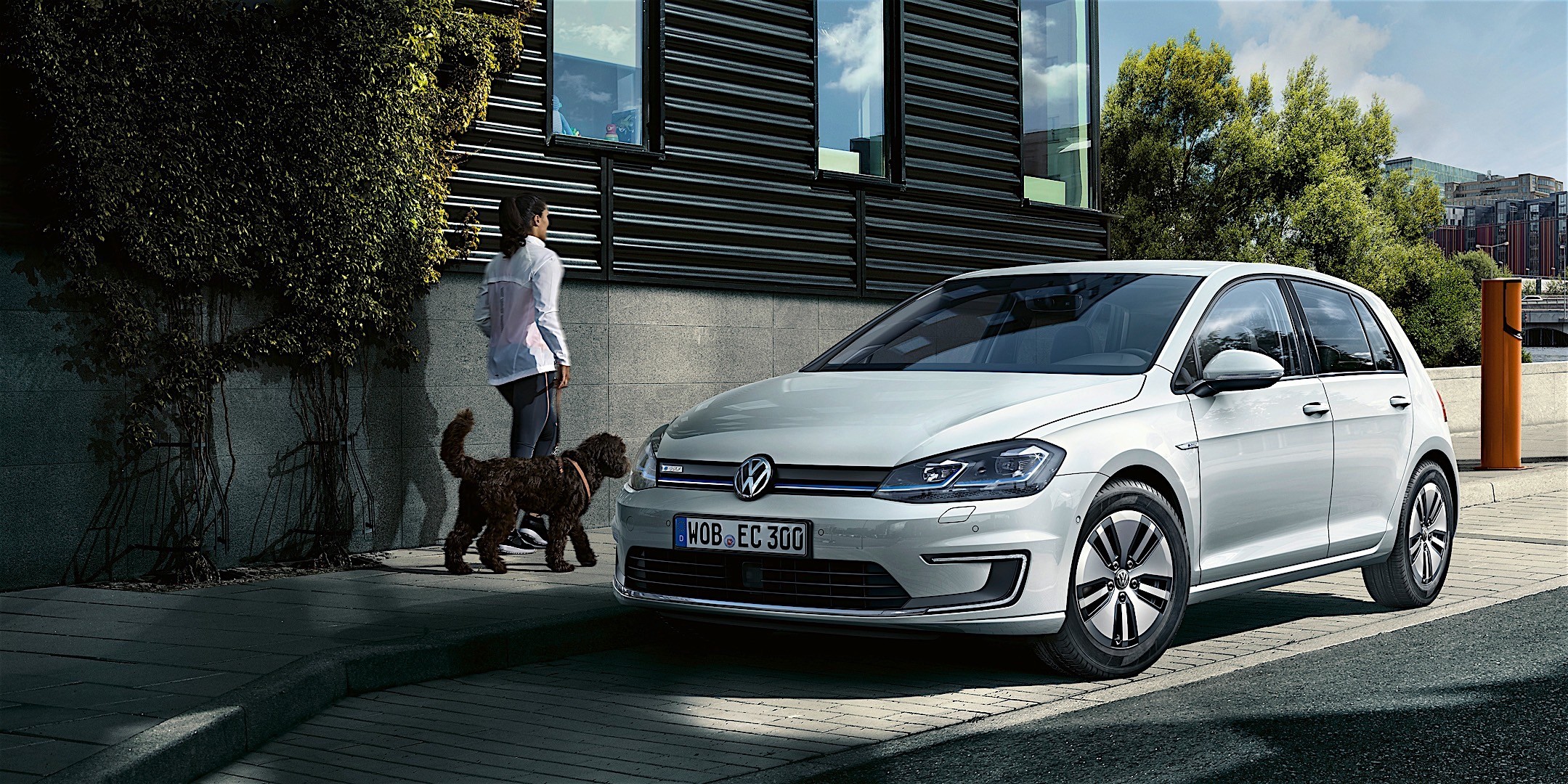 Volkswagen E-Golf photo 3
