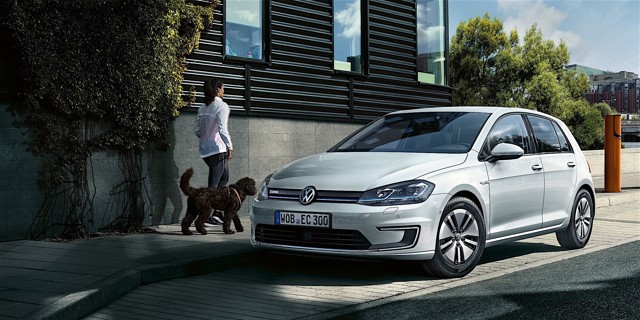 Volkswagen E-Golf photo 3