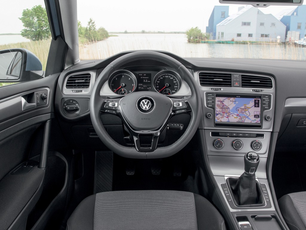 Volkswagen Golf 3 Doors photo 32