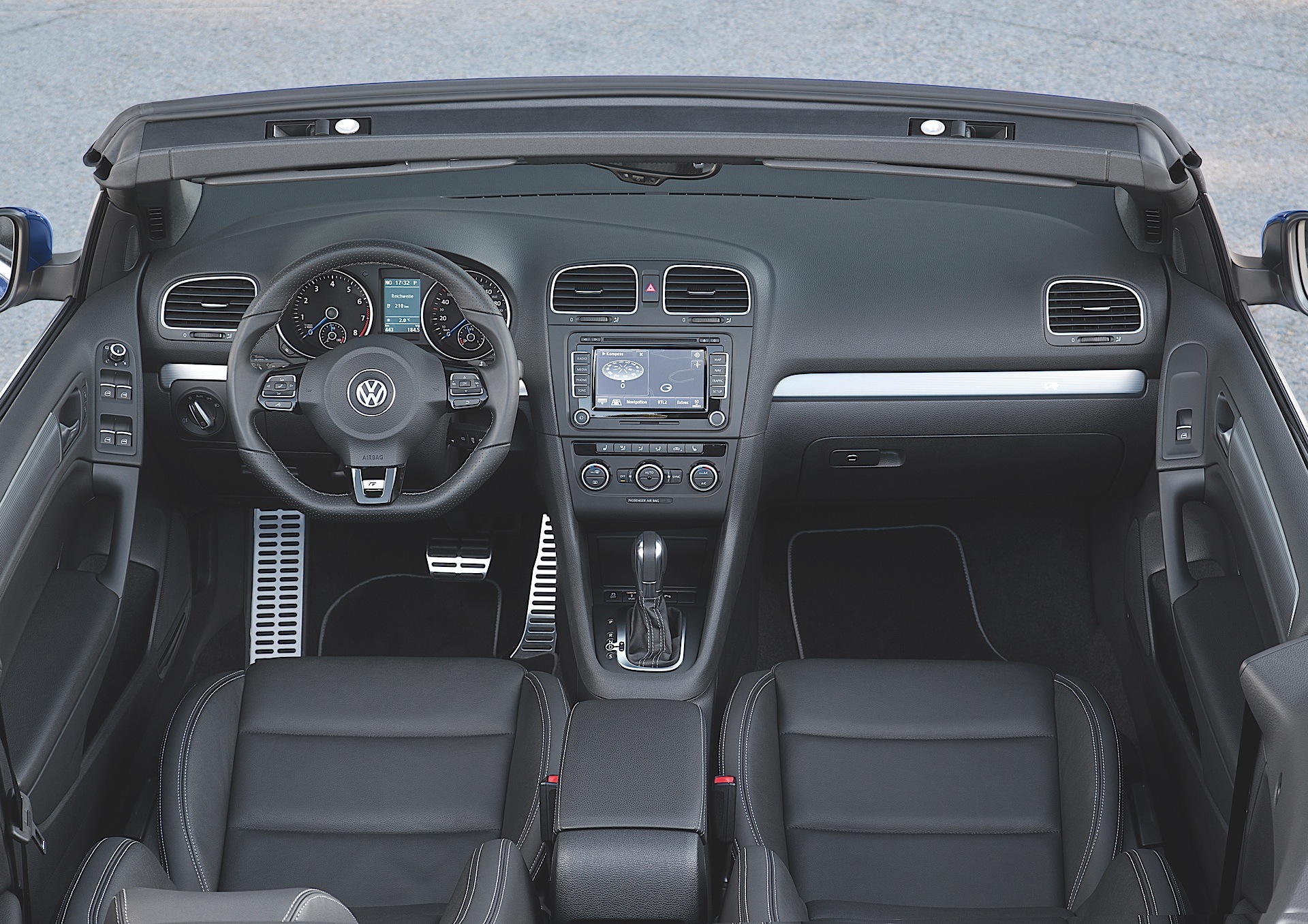 Volkswagen Golf R Cabrio photo 19