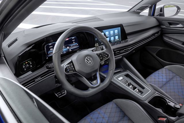 Volkswagen Golf R Variant photo 19