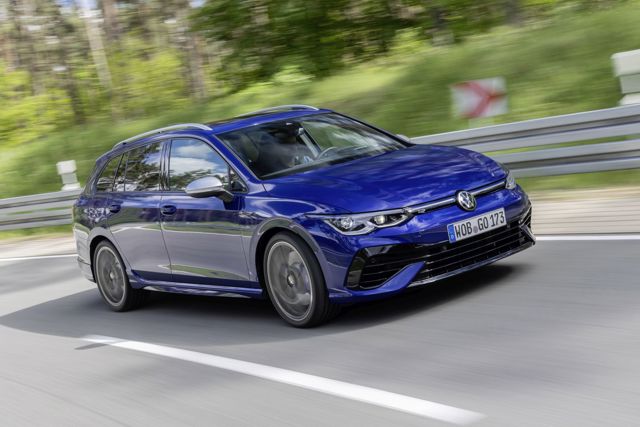 Volkswagen Golf R Variant photo 8
