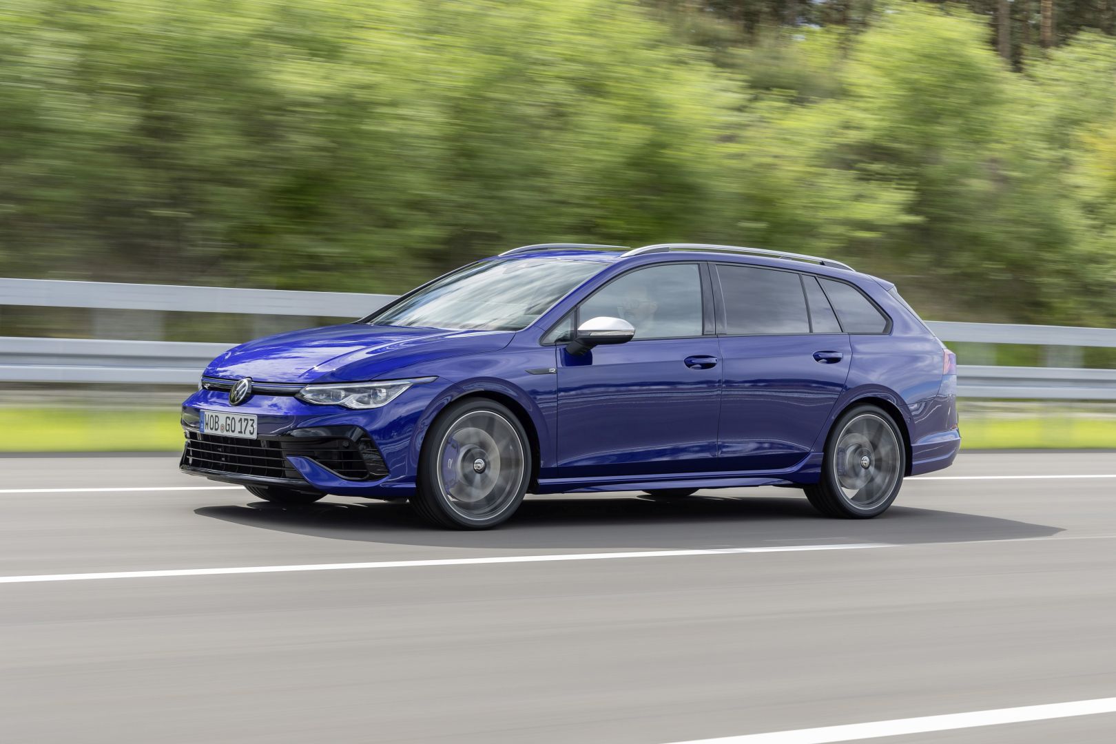 Volkswagen Golf R Variant photo 9