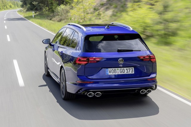 Volkswagen Golf R Variant photo 10