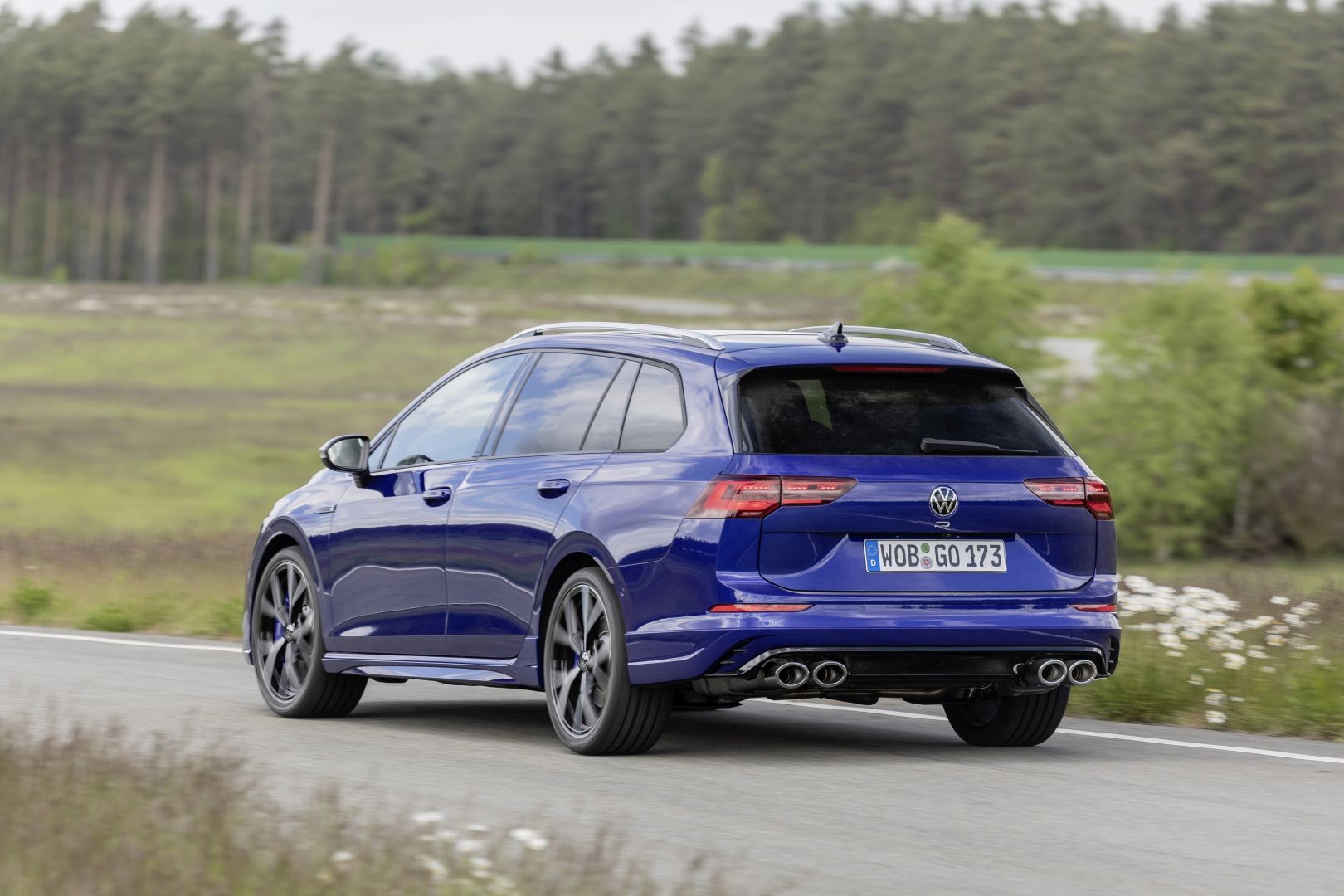Volkswagen Golf R Variant photo 11