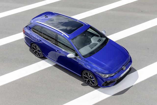 Volkswagen Golf R Variant photo 13