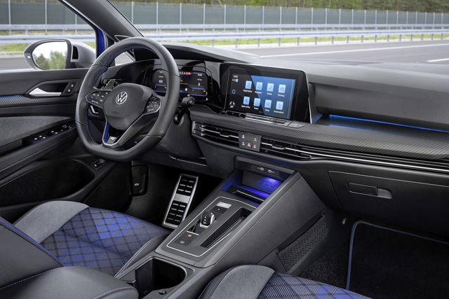 Volkswagen Golf R Variant photo 20