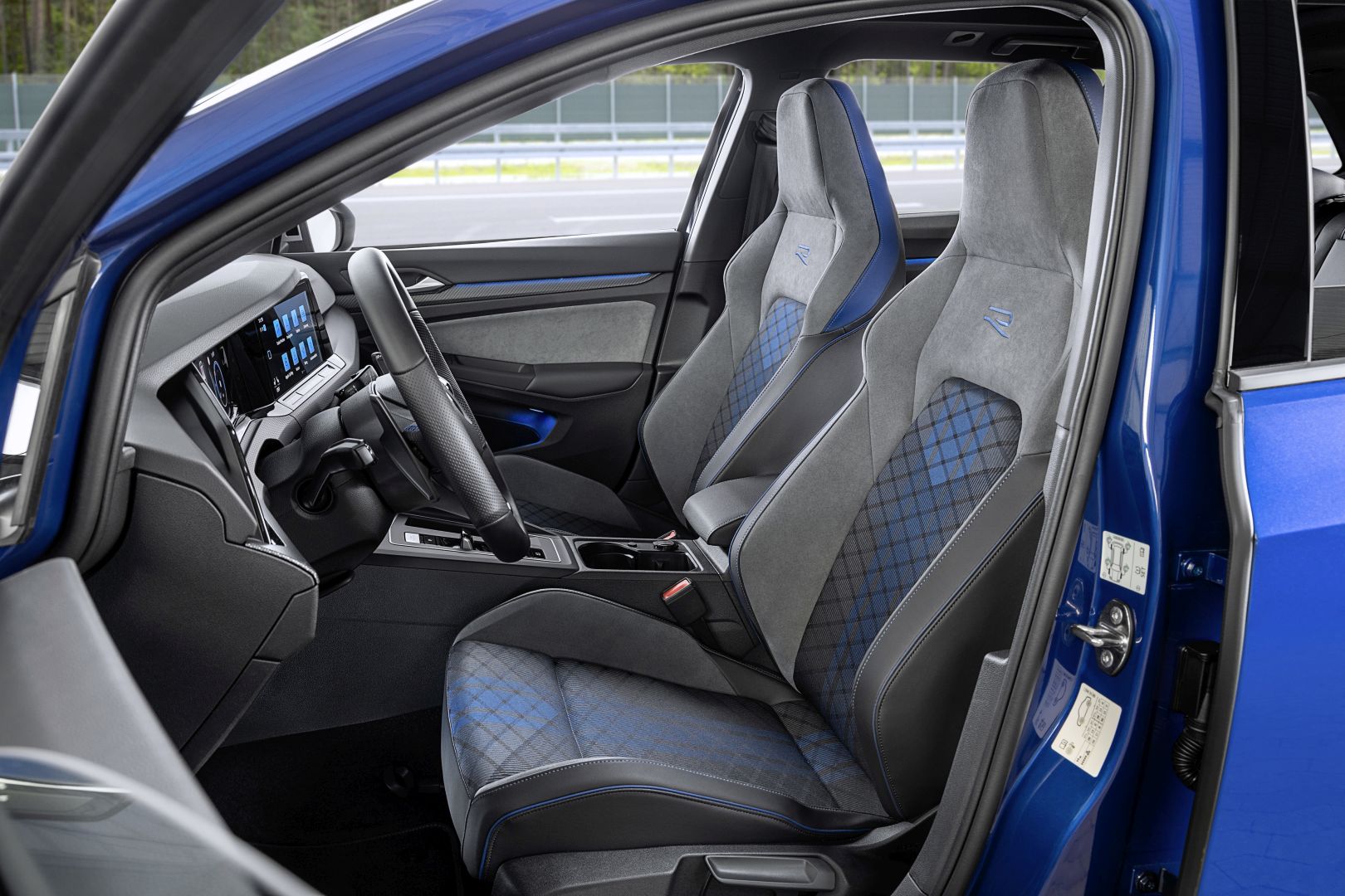 Volkswagen Golf R Variant photo 21