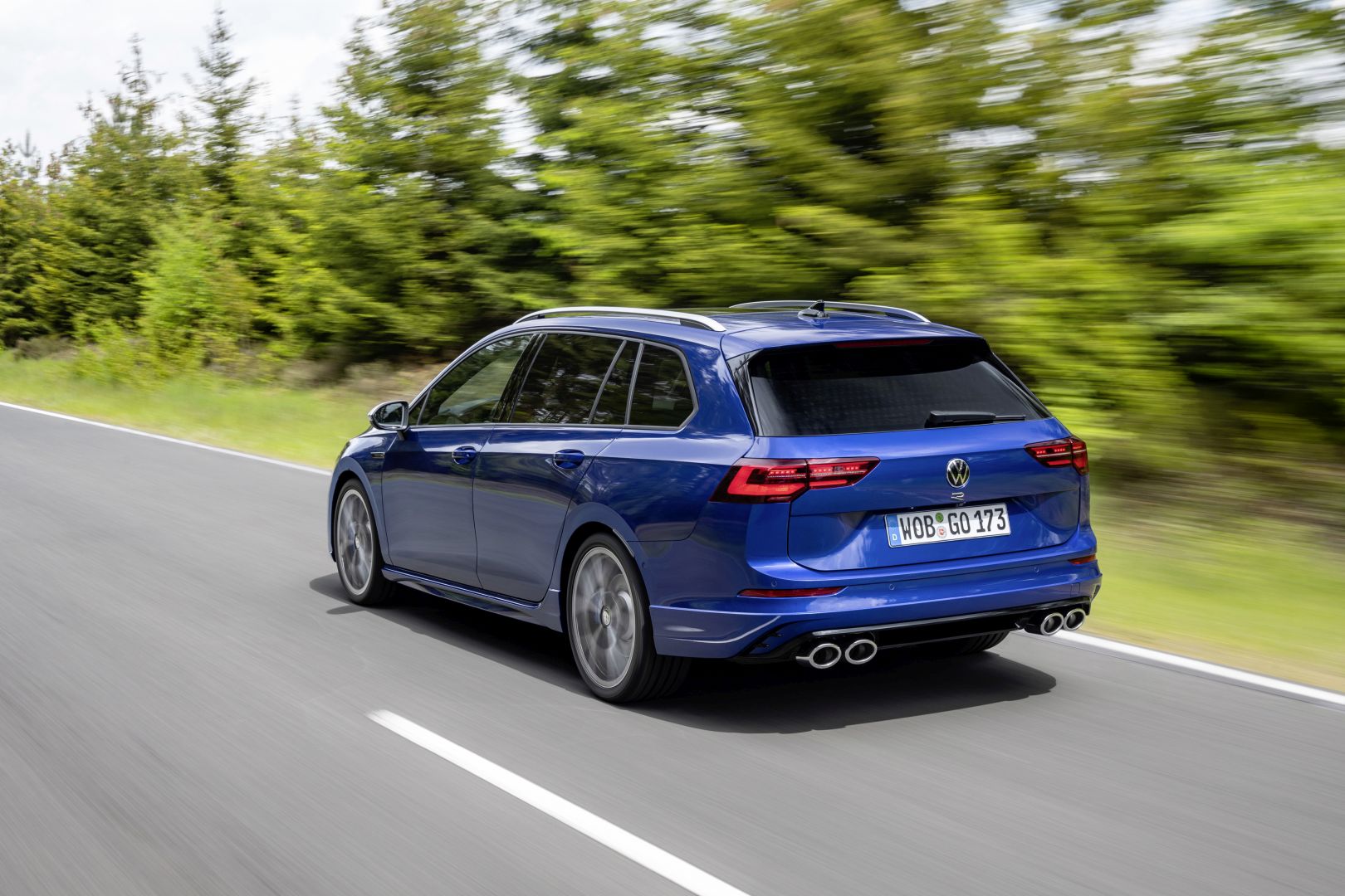 Volkswagen Golf R Variant photo 4