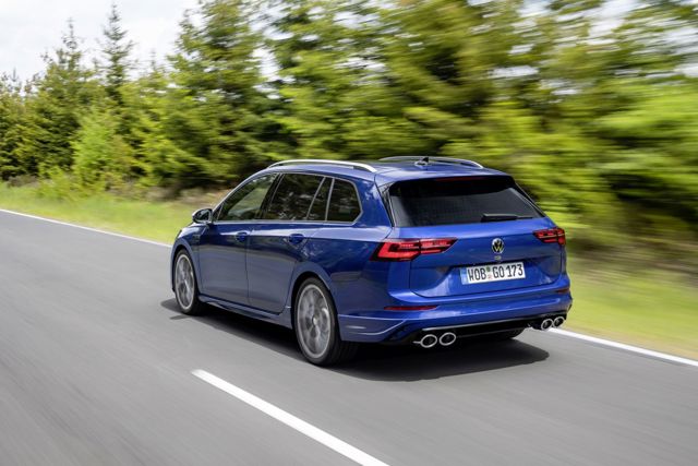 Volkswagen Golf R Variant photo 4