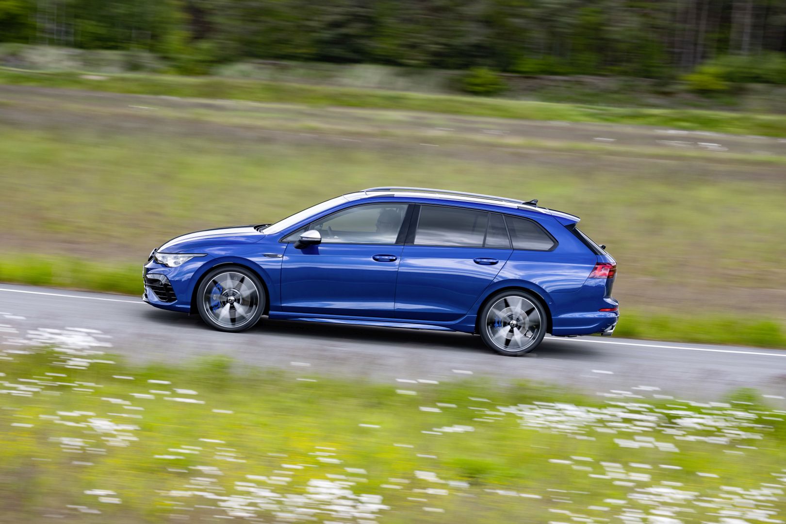 Volkswagen Golf R Variant photo 5
