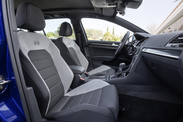 Volkswagen Golf R Variant photo 18