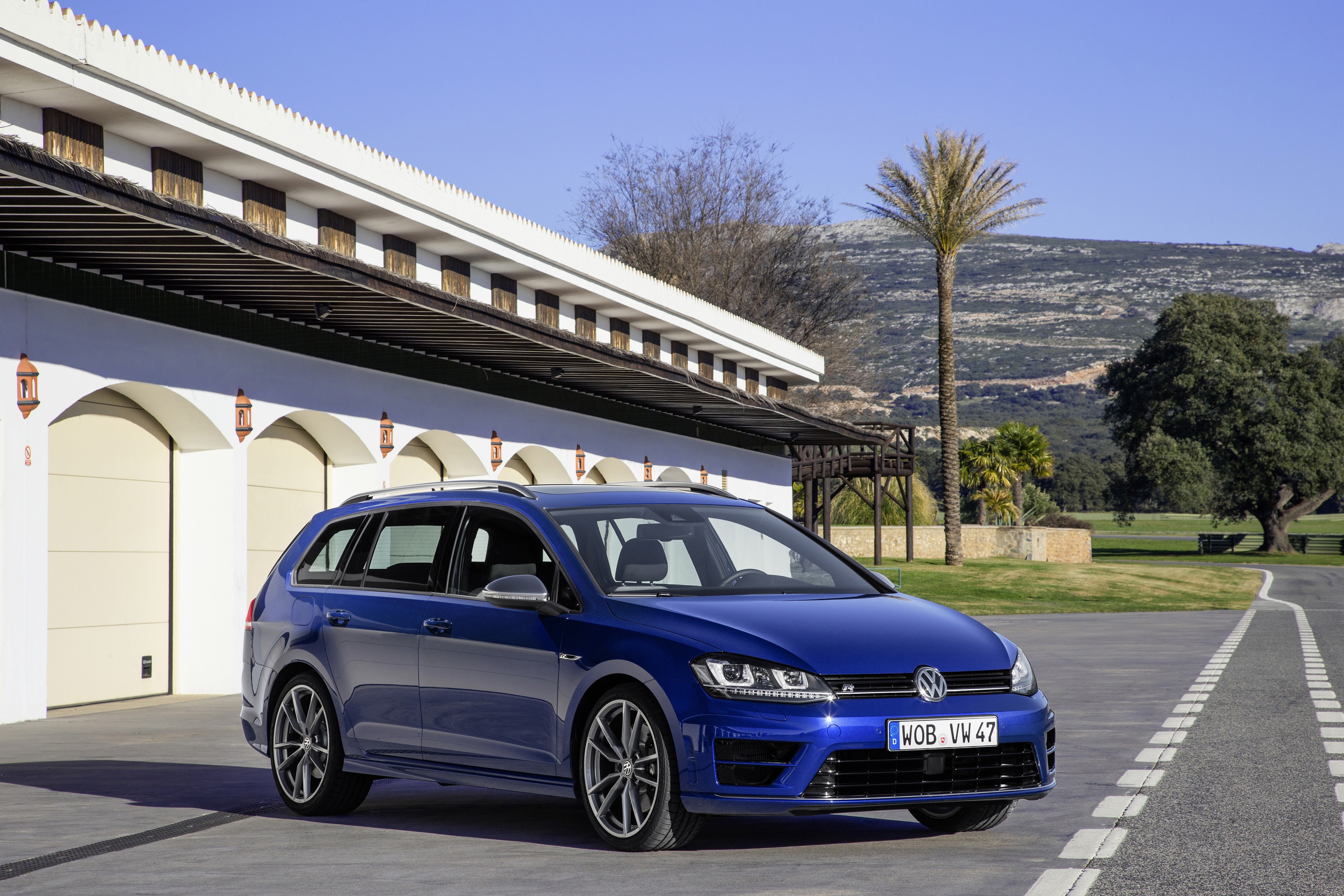 Volkswagen Golf R Variant photo 5