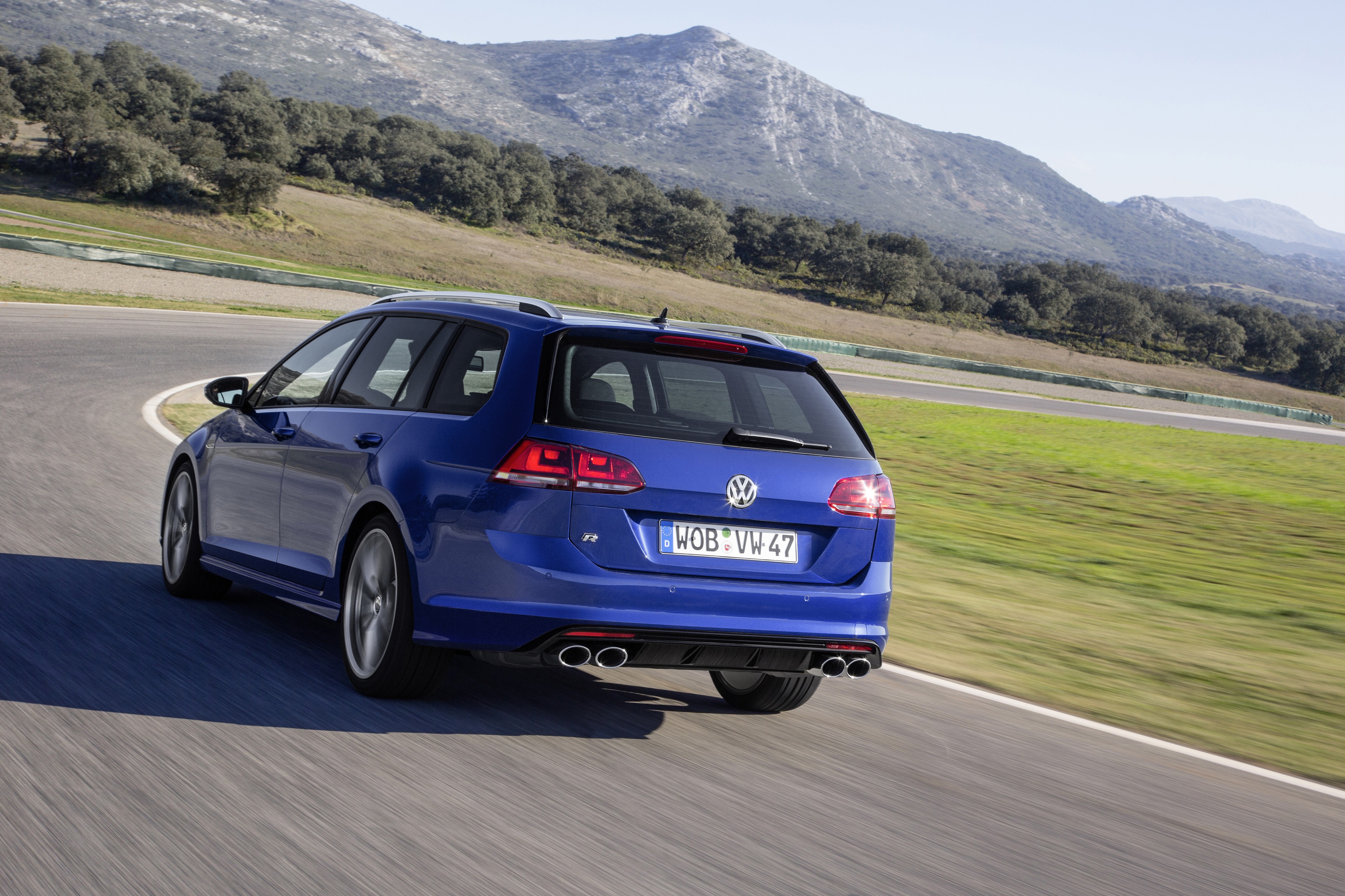 Volkswagen Golf R Variant photo 7