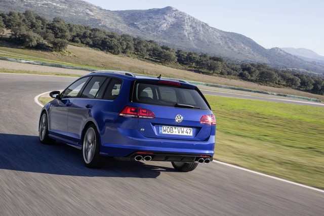 Volkswagen Golf R Variant photo 7