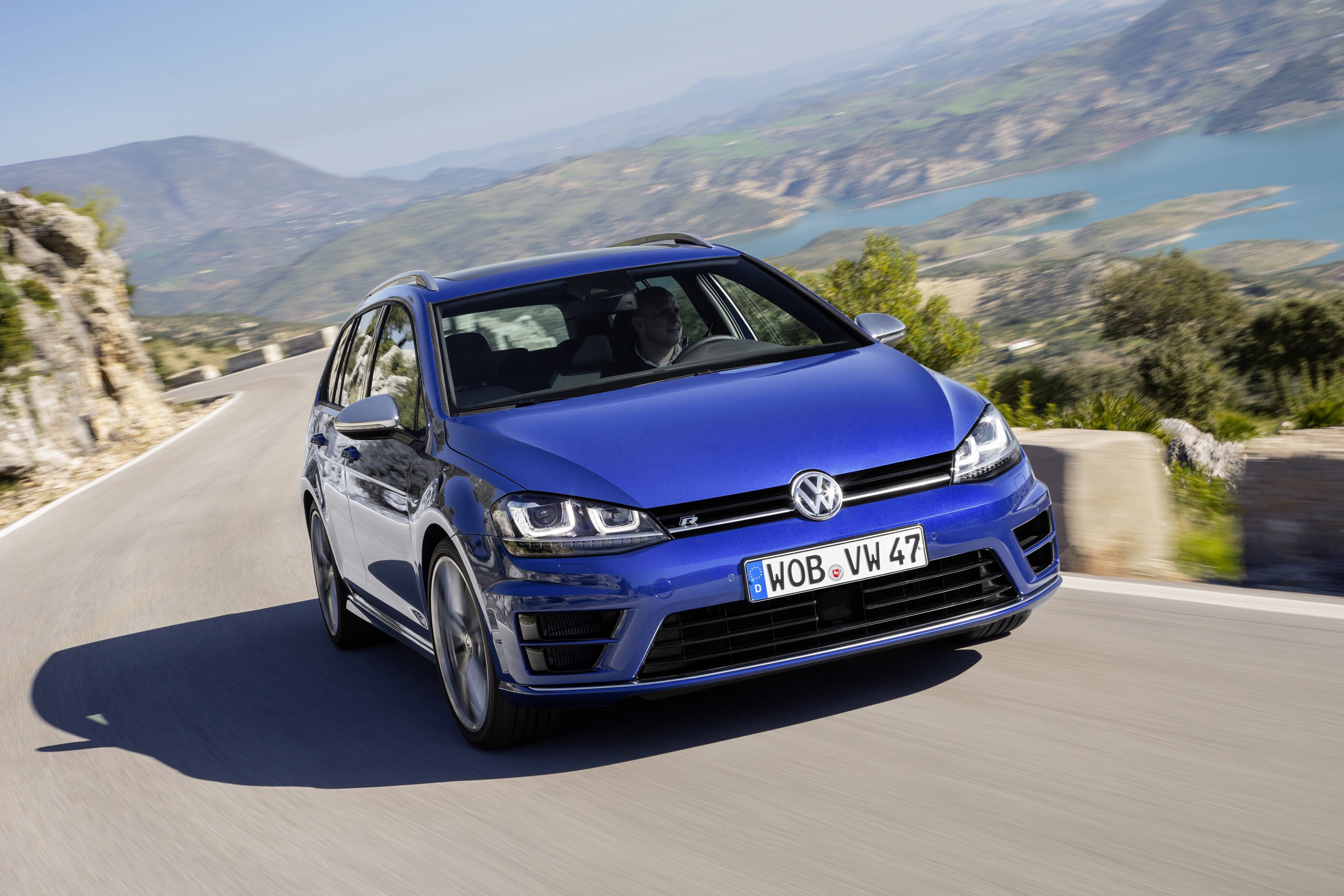 Volkswagen Golf R Variant photo 8