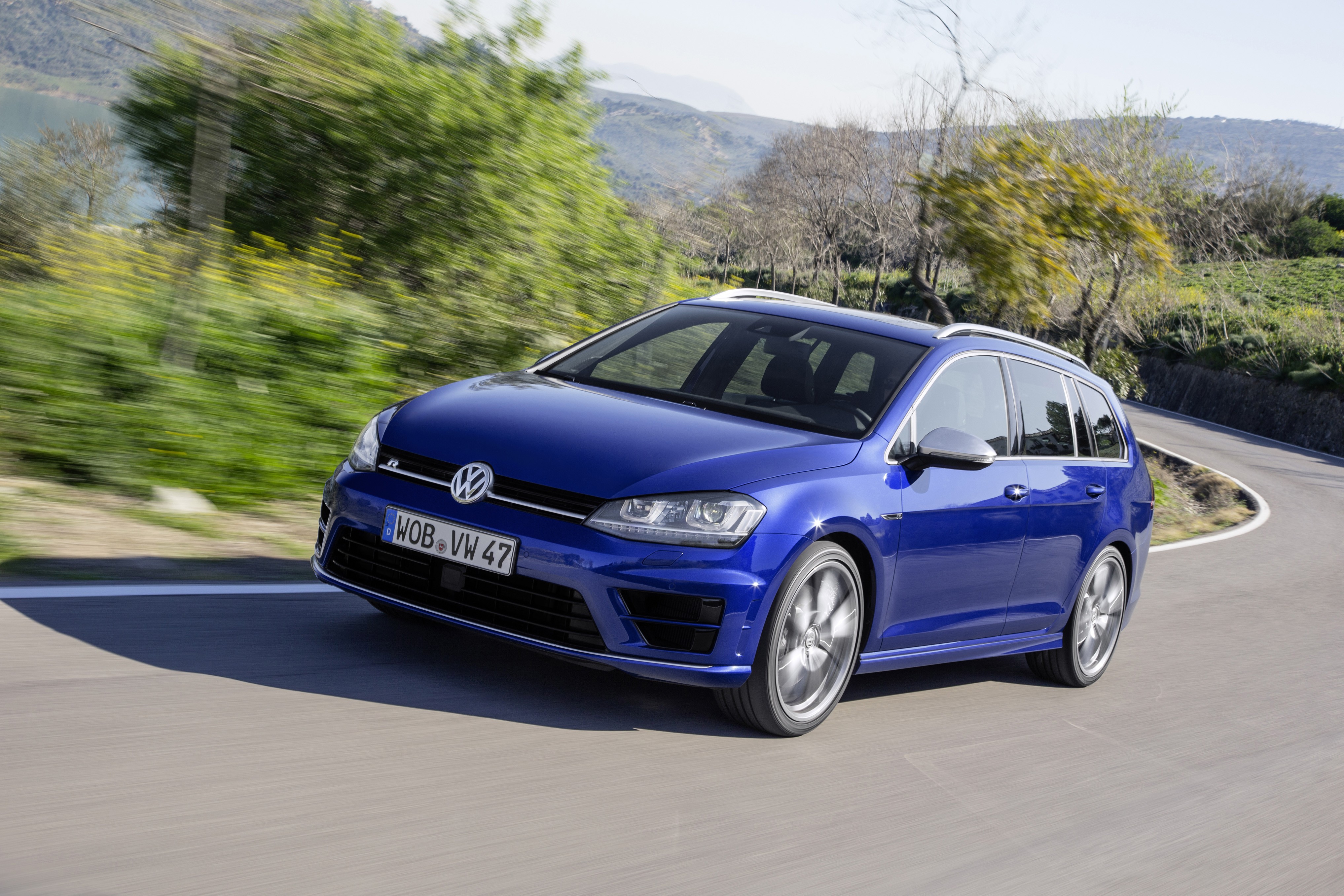 Volkswagen Golf R Variant photo 10