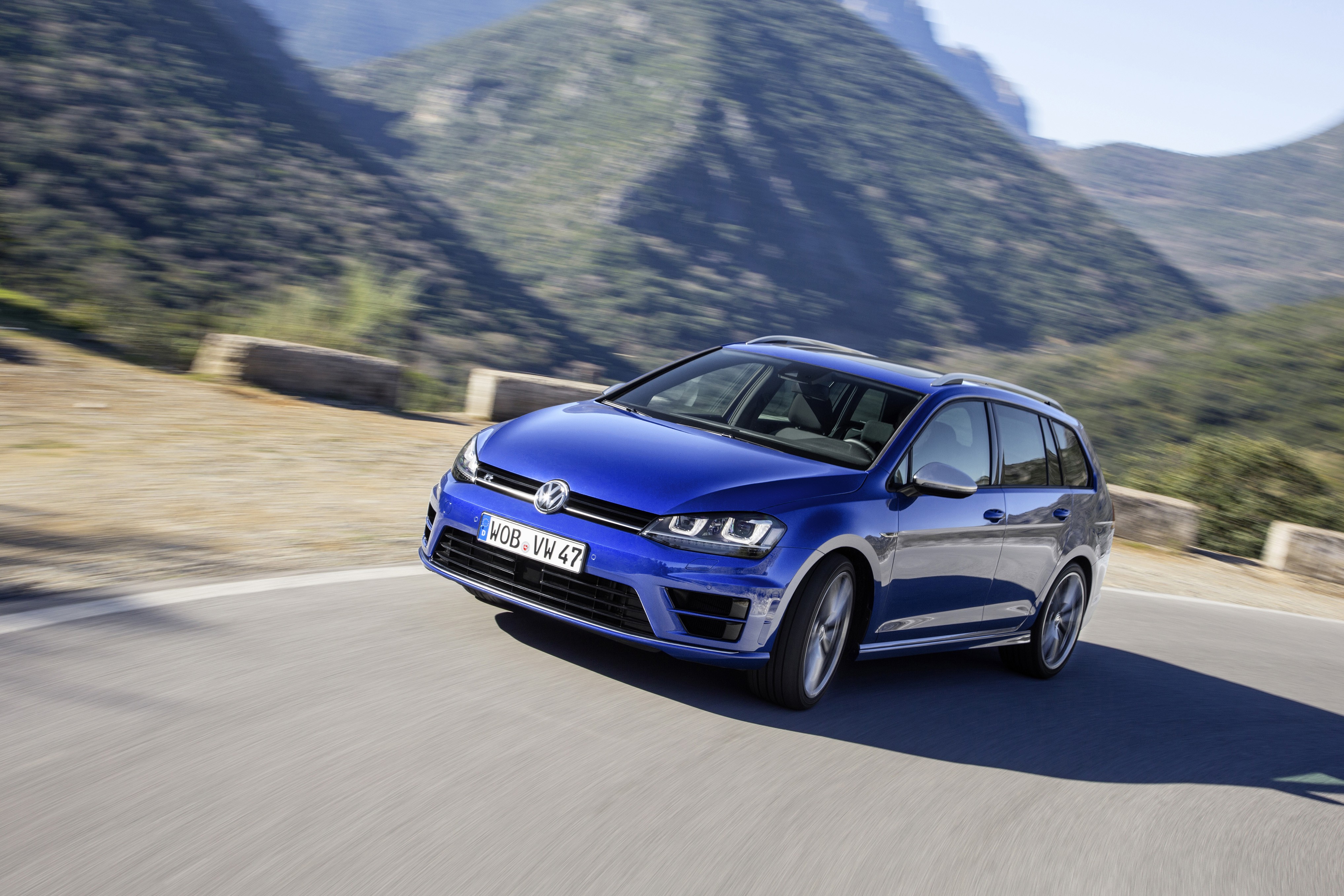 Volkswagen Golf R Variant photo 11