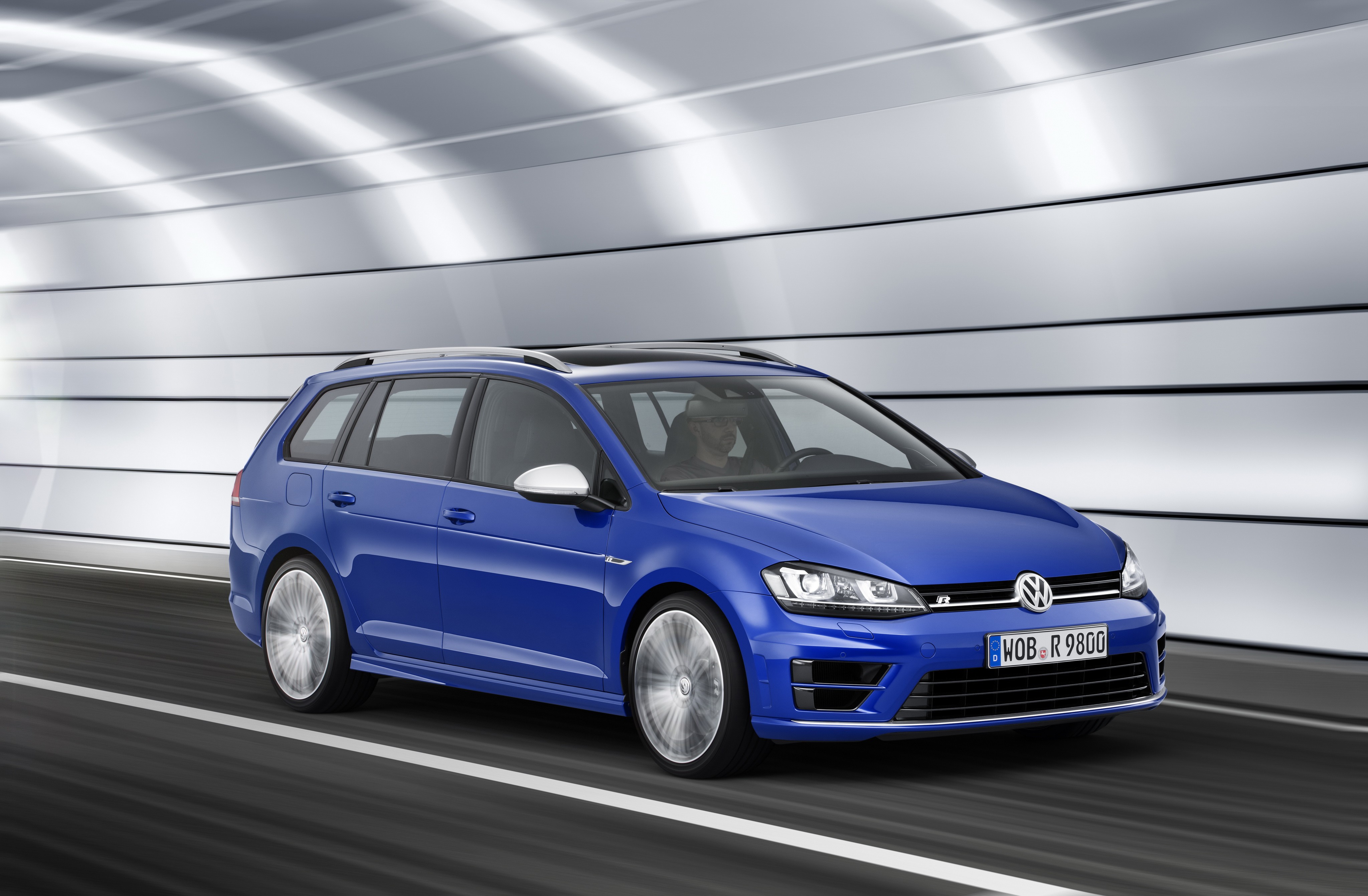 Volkswagen Golf R Variant photo 12