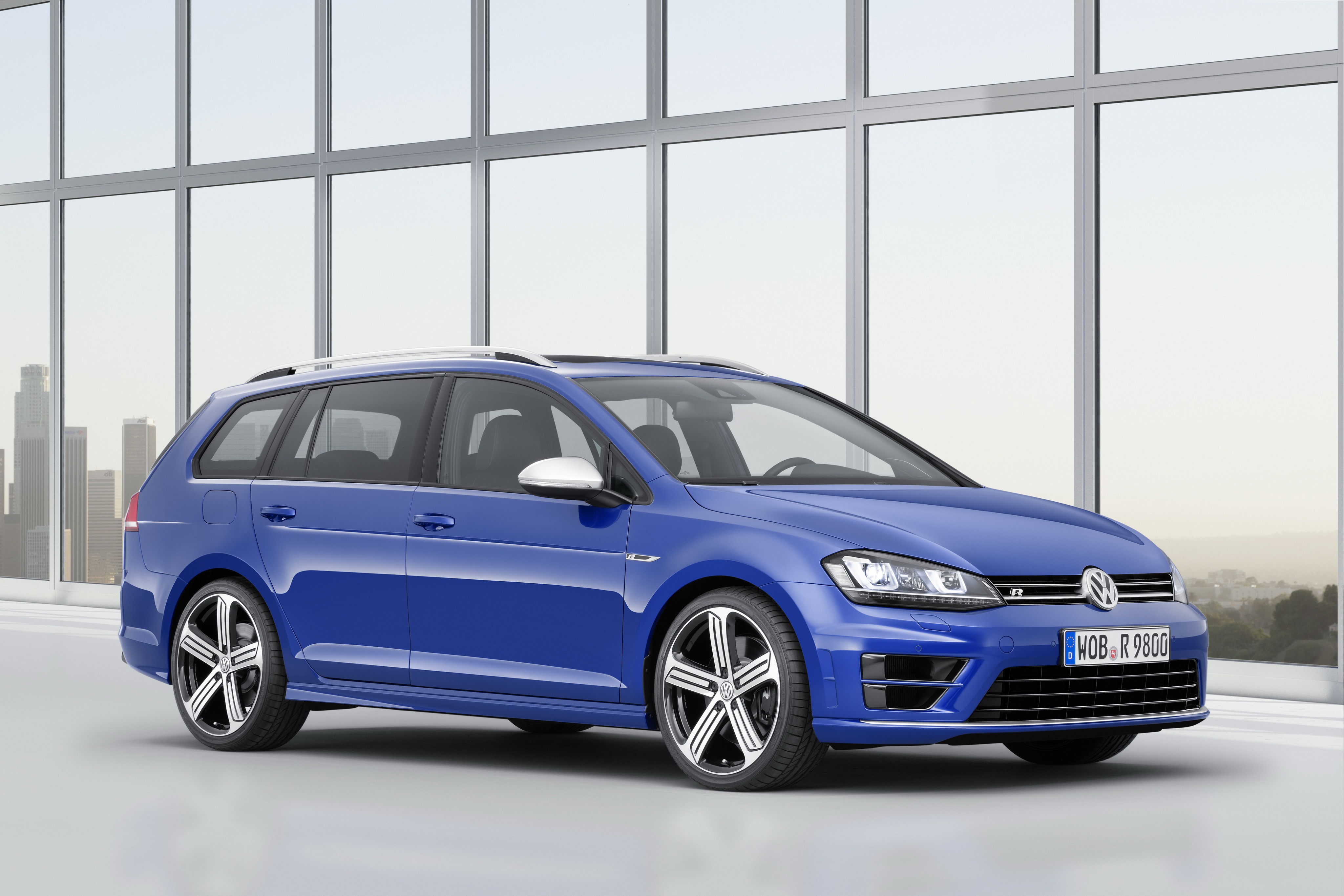 Volkswagen Golf R Variant photo 13