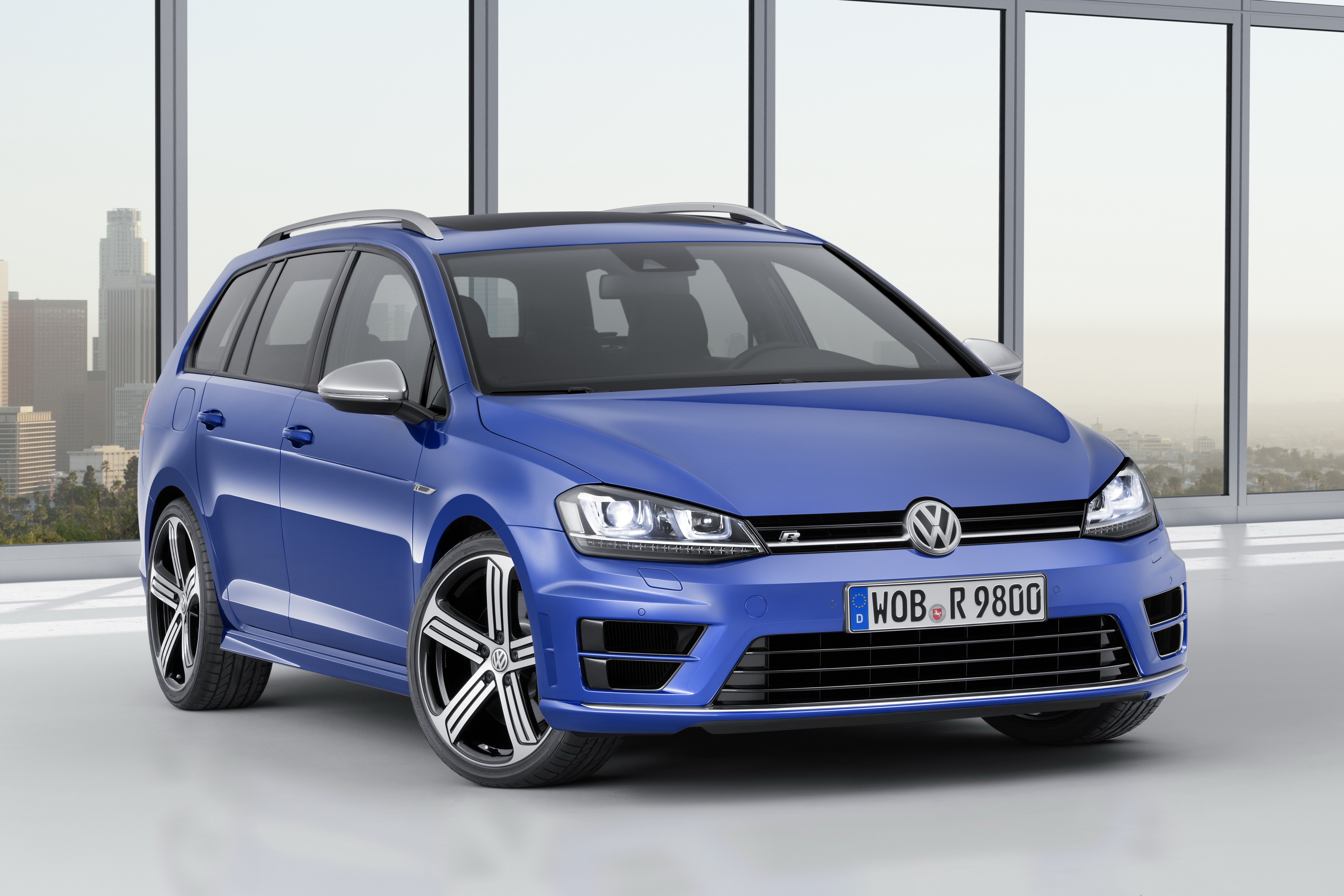 Volkswagen Golf R Variant photo 14
