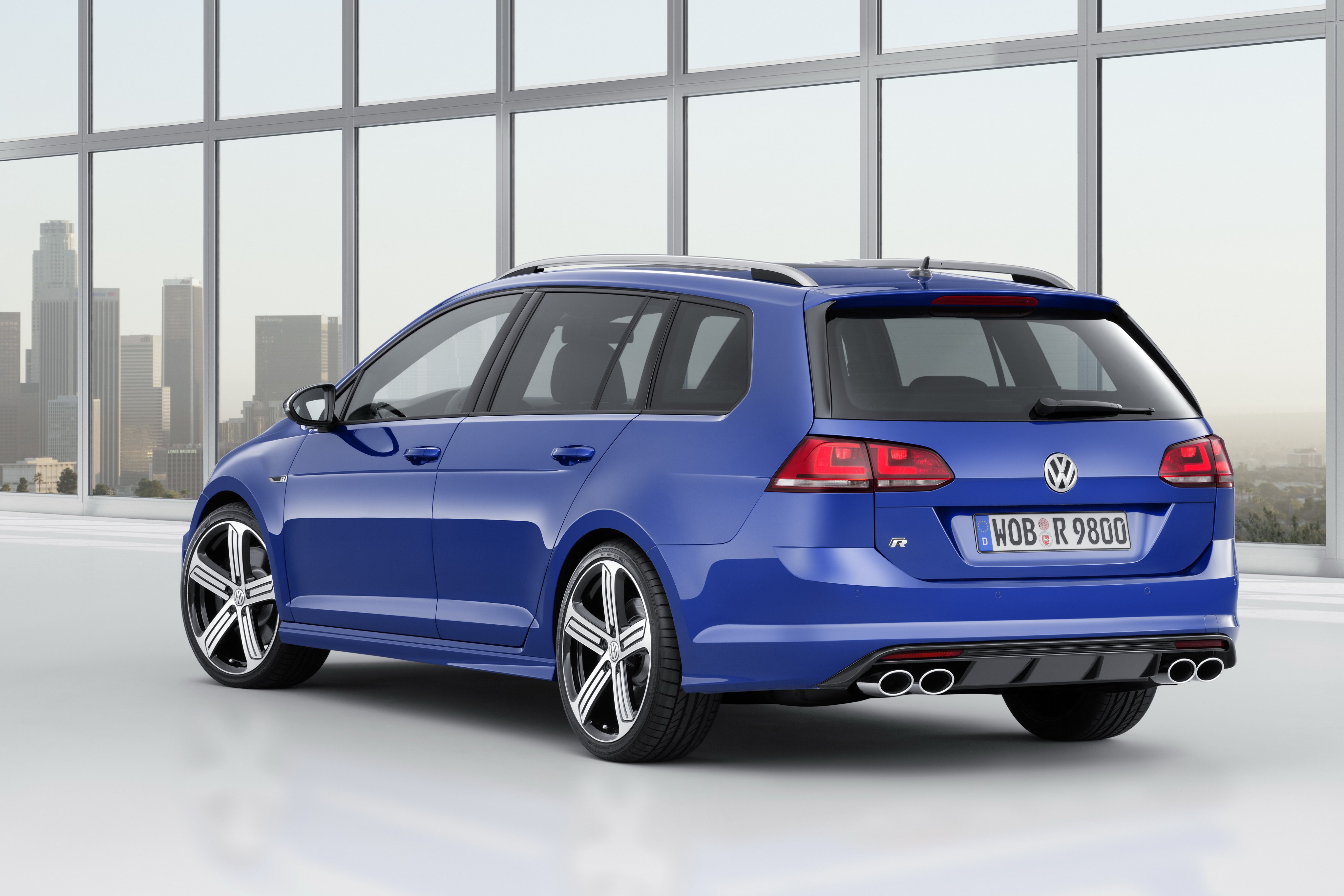 Volkswagen Golf R Variant photo 15