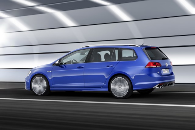 Volkswagen Golf R Variant photo 17