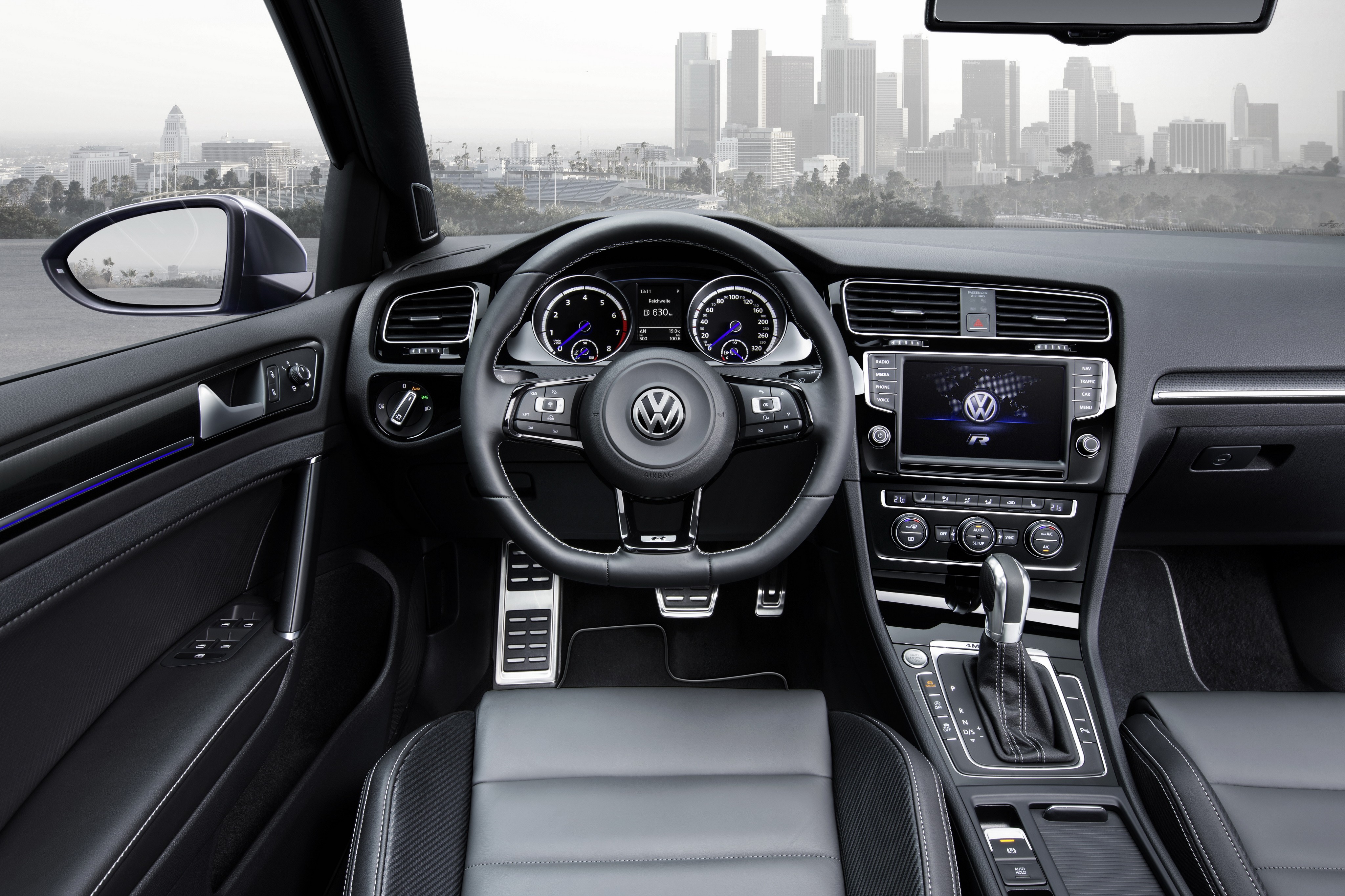 Volkswagen Golf R Variant photo 22