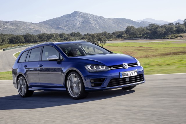 Volkswagen Golf R Variant photo 2