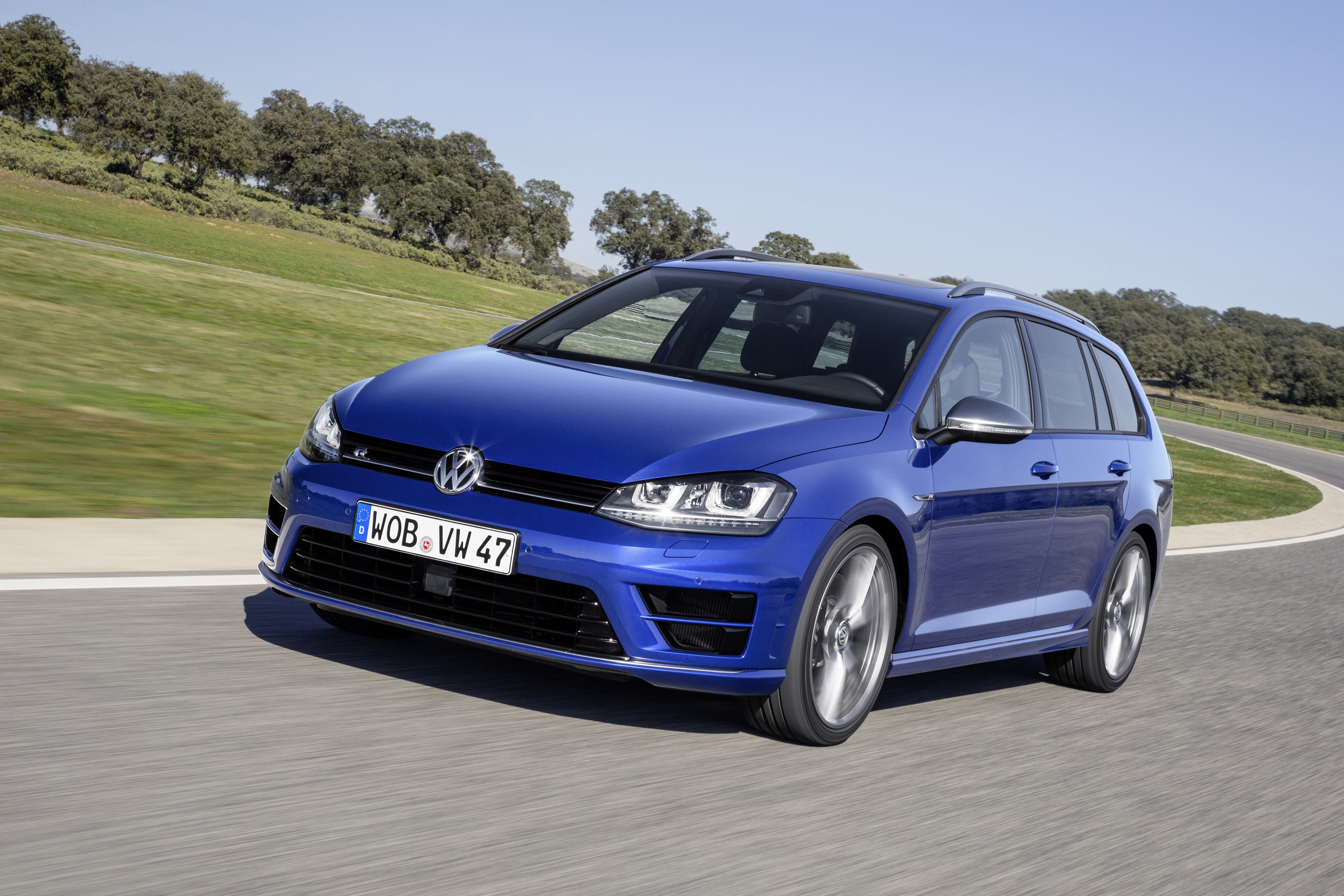 Volkswagen Golf R Variant photo 4