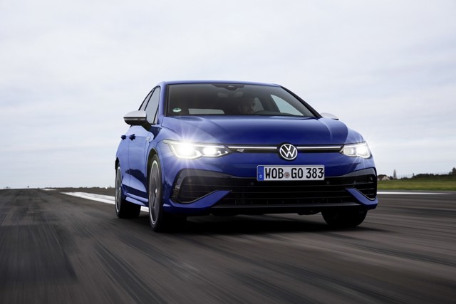 Volkswagen Golf R photo 17