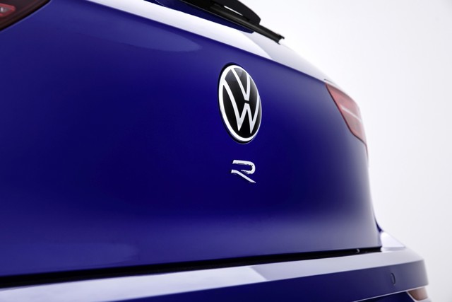 Volkswagen Golf R photo 22