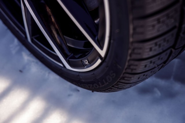 Volkswagen Golf R photo 23
