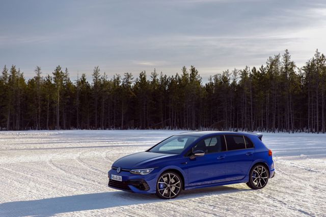 Volkswagen Golf R photo 26