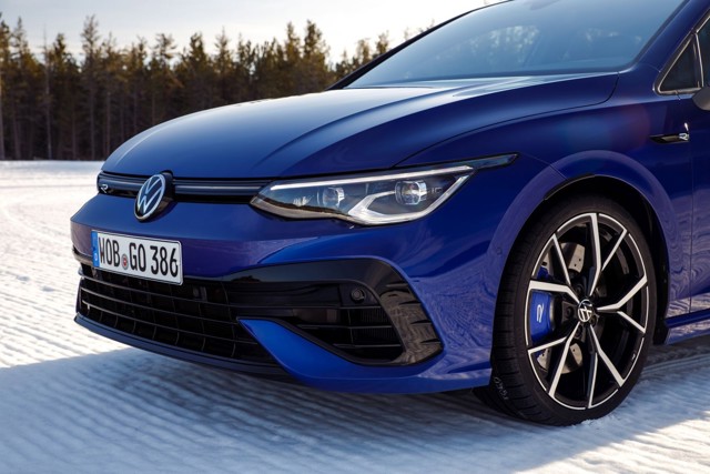 Volkswagen Golf R photo 27