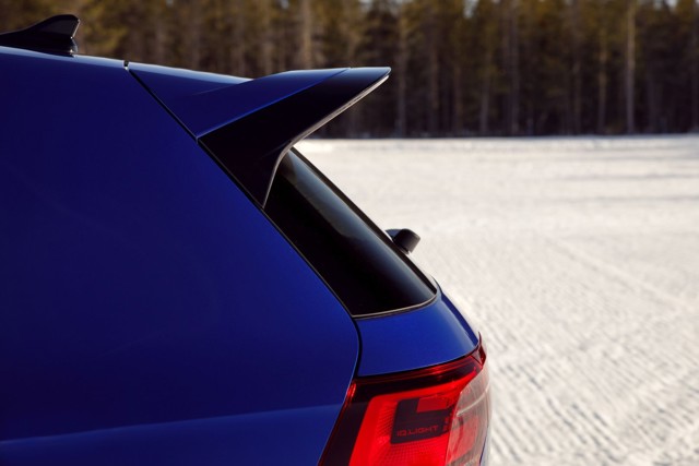 Volkswagen Golf R photo 33